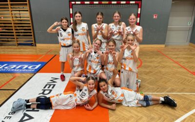 Die WU14 Orange setzen sich gegen die Blue Devils durch